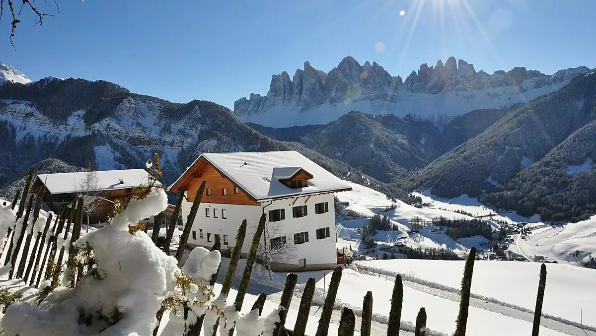Glitzernder Schnee, strahlender Sonnenschein und sehr viel Ruhe am Felthunerhof