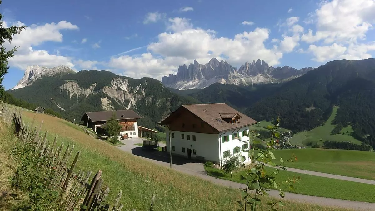 Felthunerhof to the east with the Geisler group