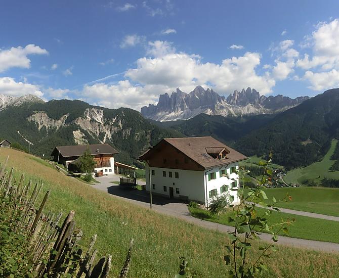 Felthunerhof to the east with the Geisler group