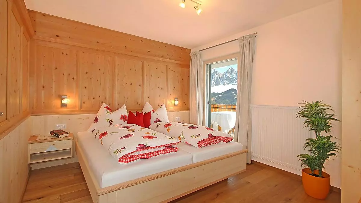 Bedroom with Geisler view