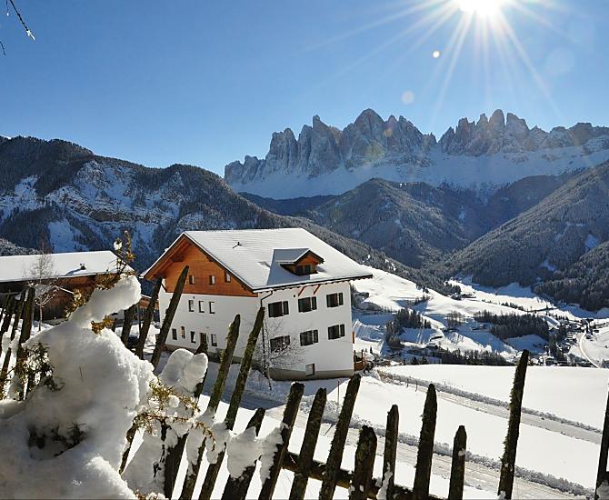 Glistening snow, bright sunshine and lots of peace and quiet at the Feltunerhof