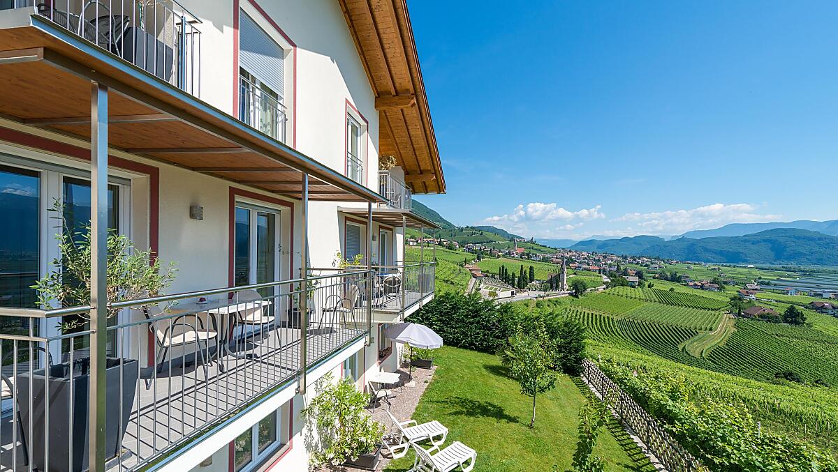 Herrliche Aussicht auf das Weindorf Tramin