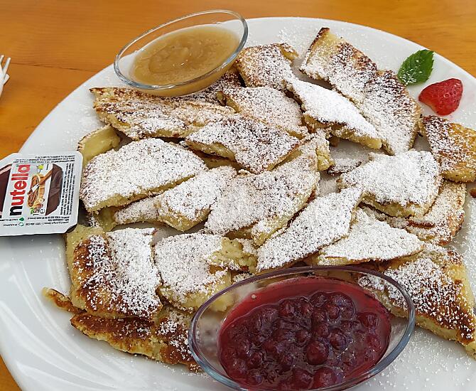 Kaiserschmarren ind den Hütten beim wandern...