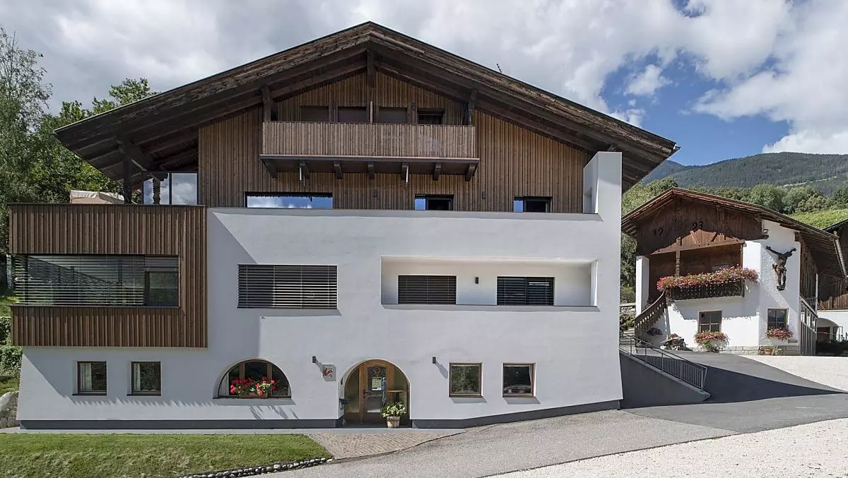 The Gummererhof consists of three buildings.