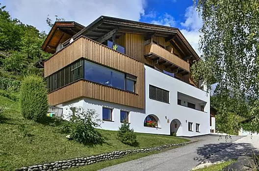 The farm has been recently renovated and combines the modern with the traditional.