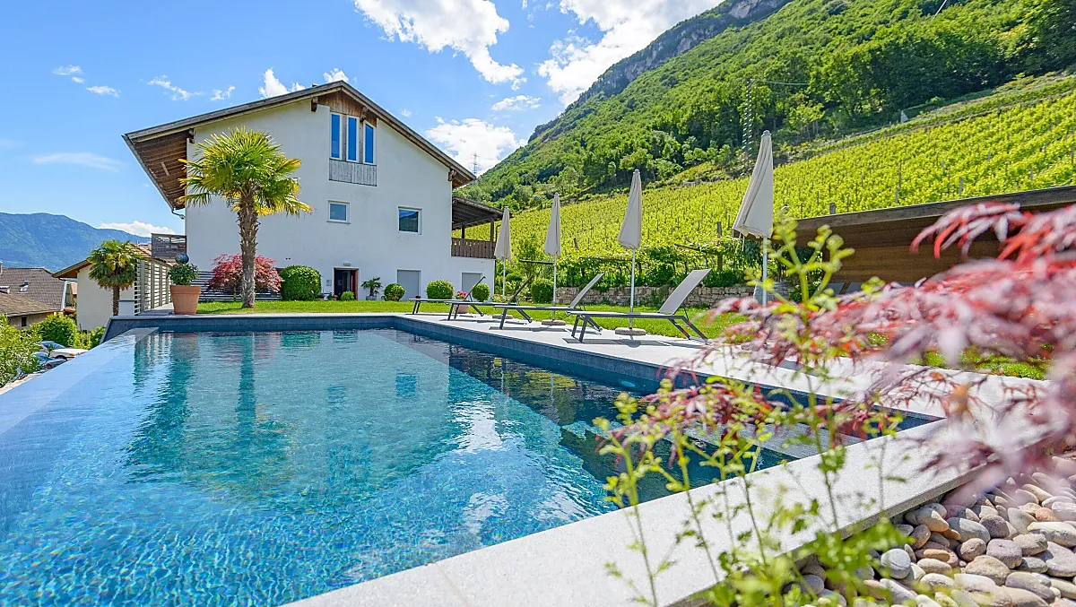 Herbst am Runggnerhof - die Apfelernte und Weinlese begleitet uns durch den Traminer Herbst bei spätsommerlichen Temperaturen 